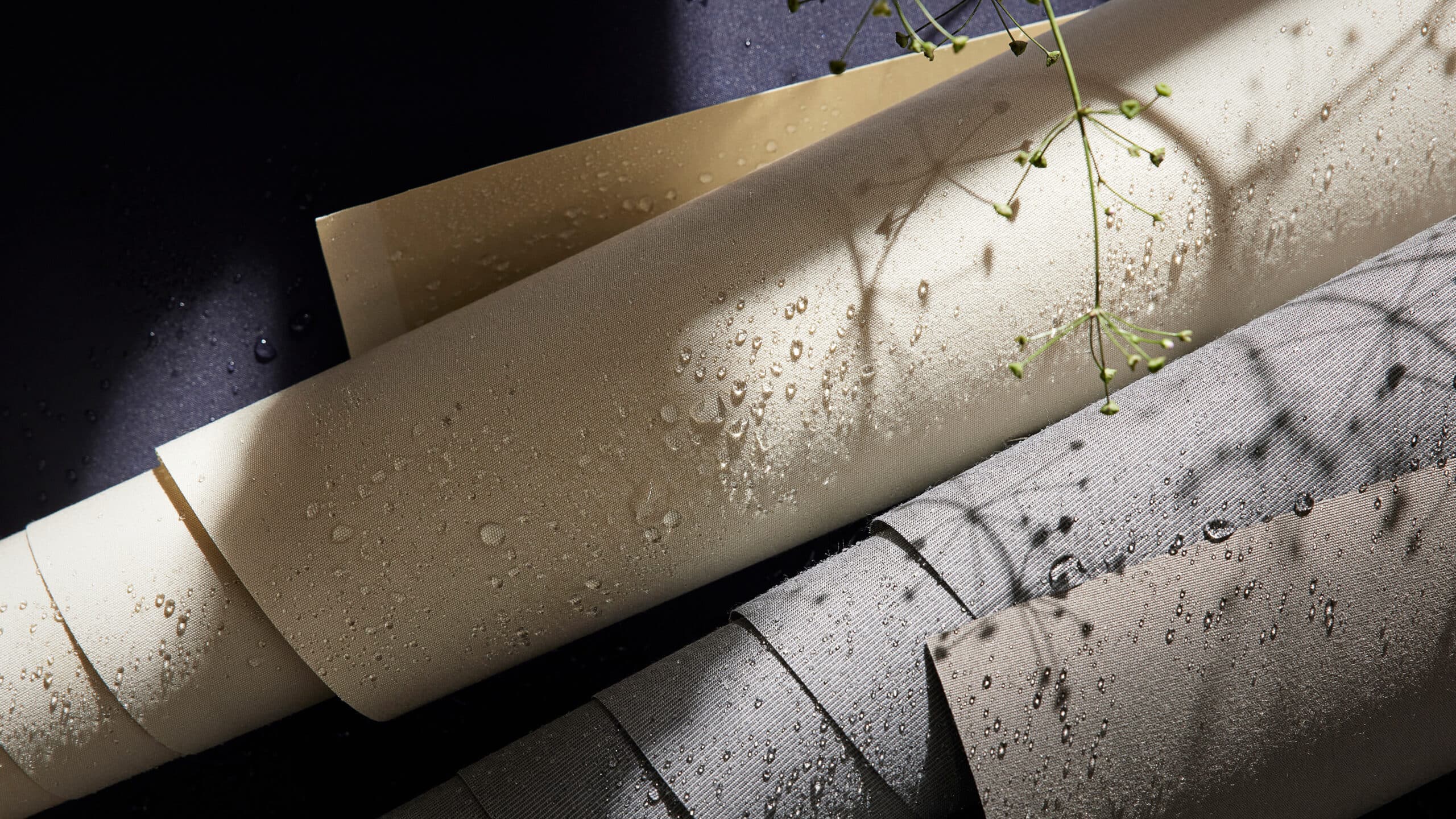 Detalj markisväv vattentät utvändig solskyddsväv vävrullar