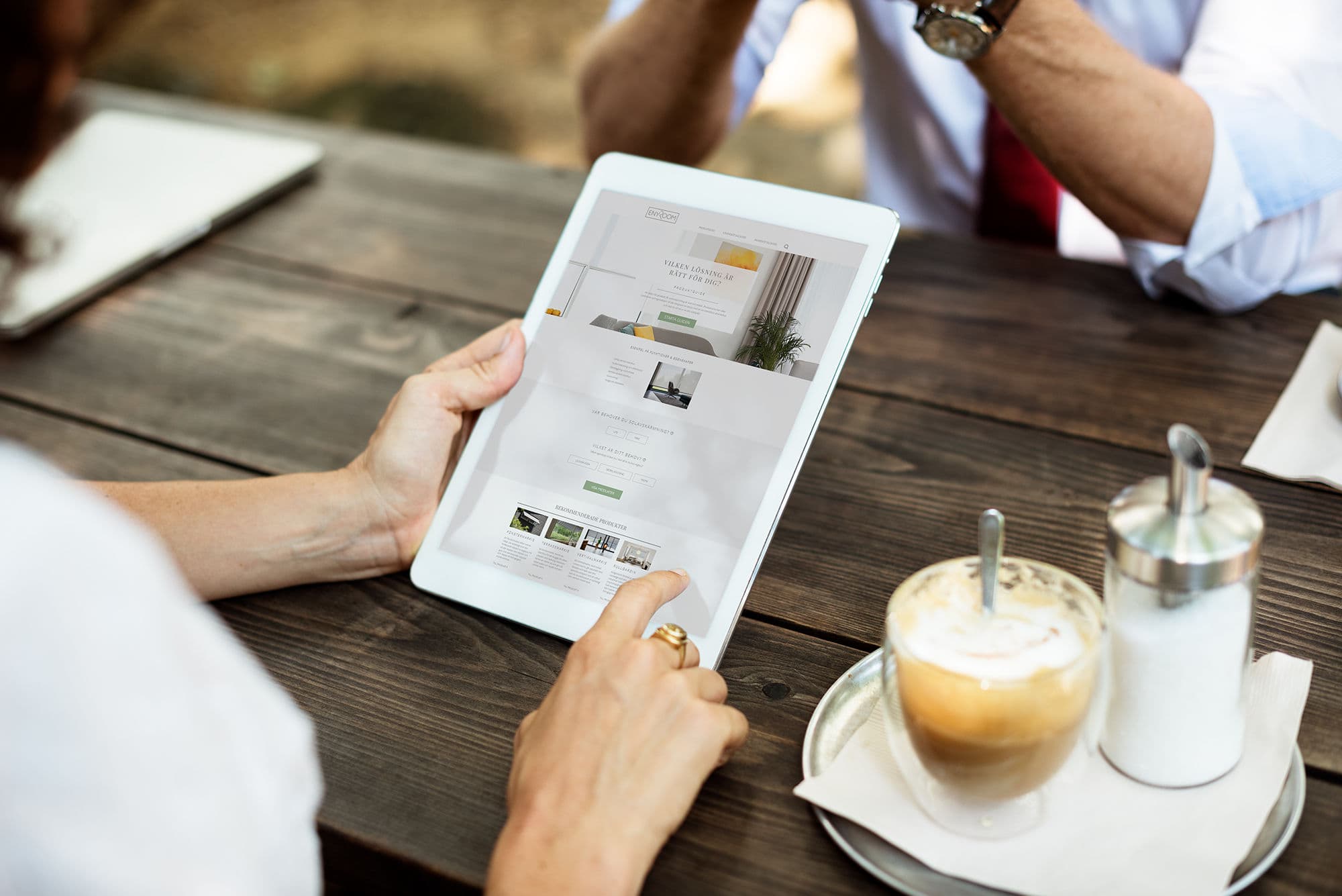 Guide för solskydd display display visar solskyddsguide med produkter tips